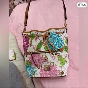 DOONEY & BOURKE HYDRANGEA MONOGRAM CREAM FLORAL 2 PIECE SET